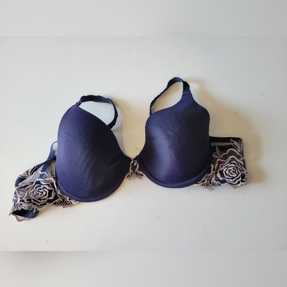 Wacoal Other - Wacoal Underwire 34D Blue